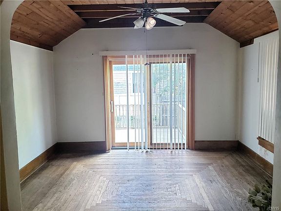 5th image of 58 Church St