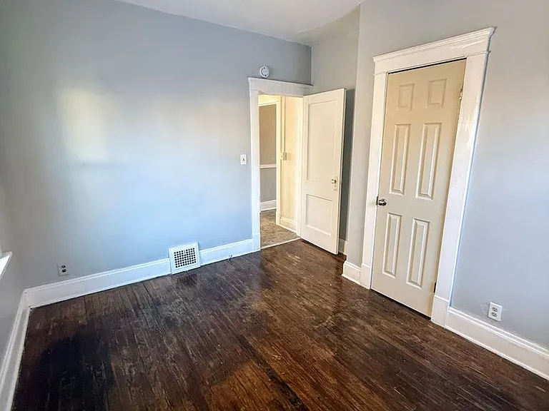 951 Royal Rd — Photo 40