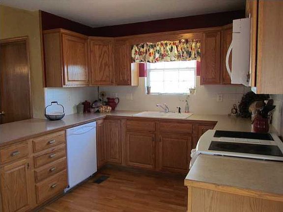5th image of 413 E Country Hills Ct