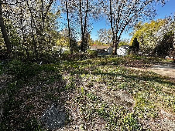 4th image of 167 Chapin Ter