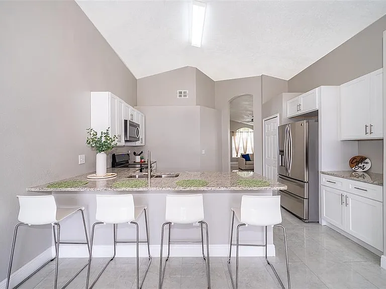 207 Langham Dr — Photo 8