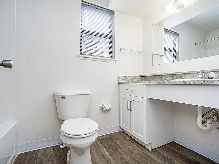 Glenn Valley Apartments — Photo 24