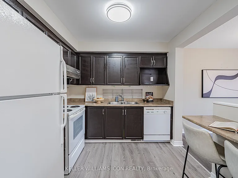 48 Blackdome Cres — Photo 6