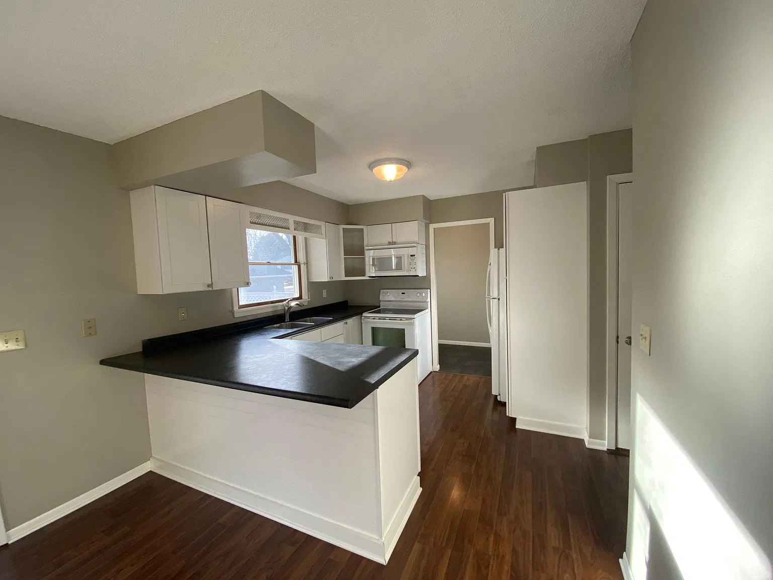 2 bed, $1,475 — Photo 2