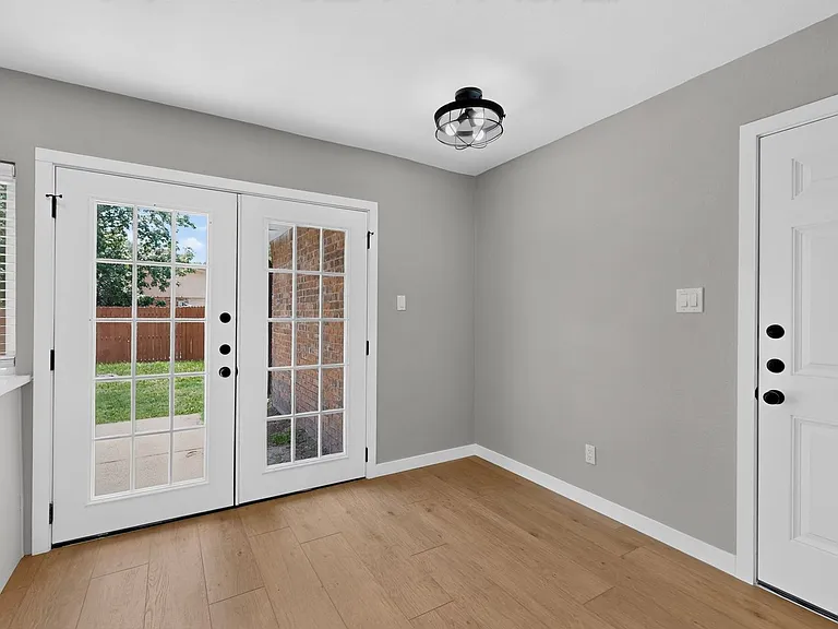 243 Woodhurst Dr — Photo 22