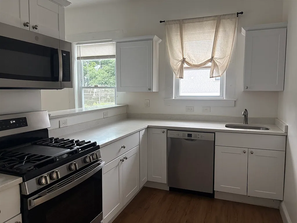 1 bed, 1.0 bath, 800 sqft, $2,800 — Photo 2