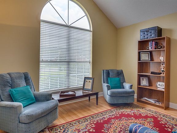 5th image of 597 Oak Brook Dr