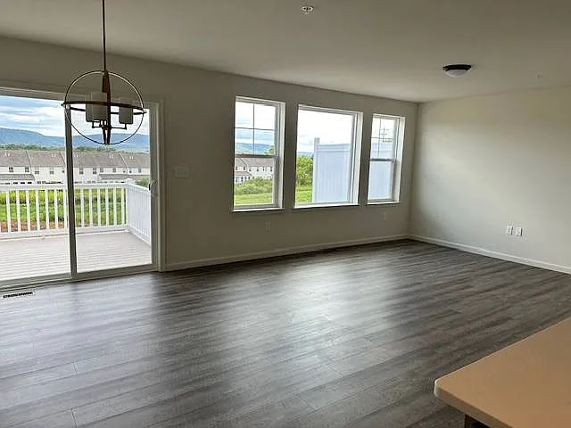 102 Lantern Ln — Photo 3
