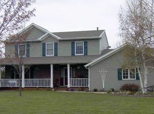 1104 Charter Oaks Cir, Mahomet, IL 61853