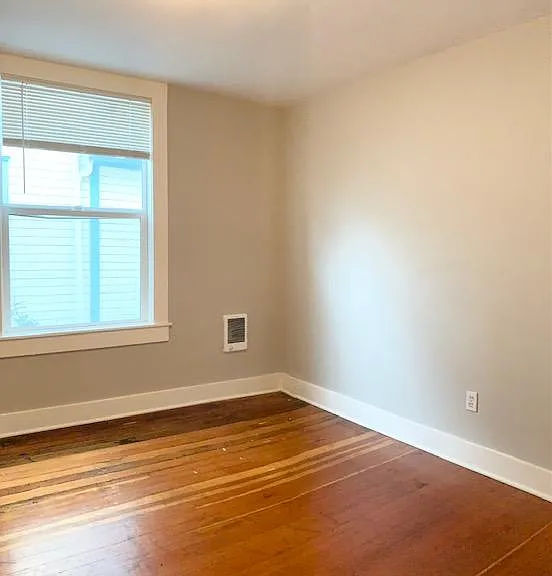 1914 E Burnside St #1 — Photo 3