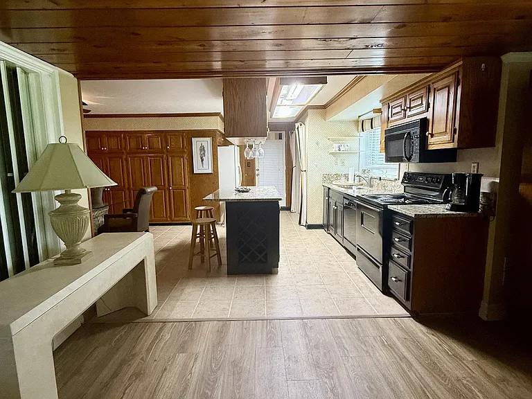 1040 Berwick Trl — Photo 8