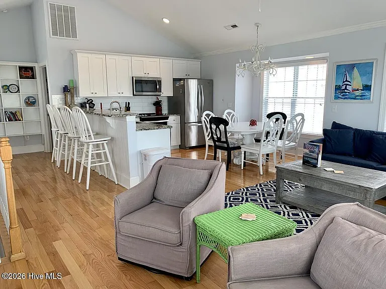 305 N Shore Dr — Photo 5