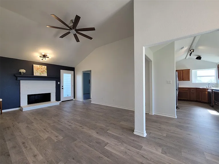 208 Newcastle Dr — Photo 13