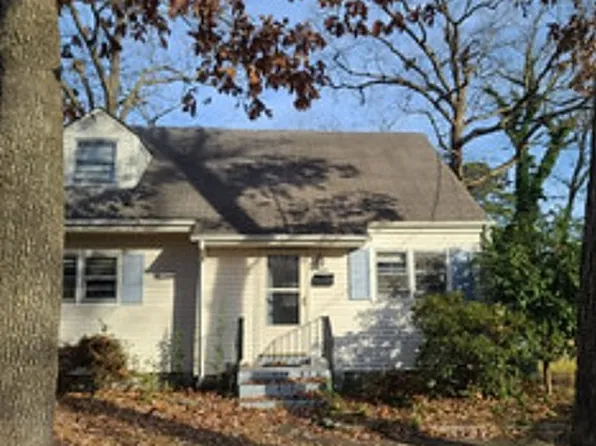 8204 Redwood Cir, Norfolk, VA 23518