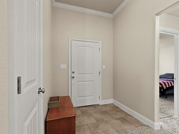 4th image of 2210 Southridge Ln