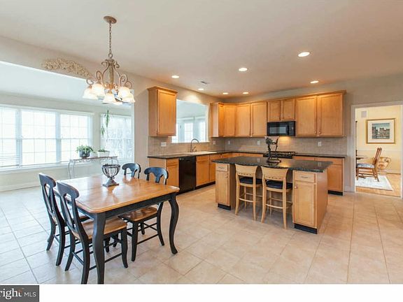4th image of 800 Whelen Ct