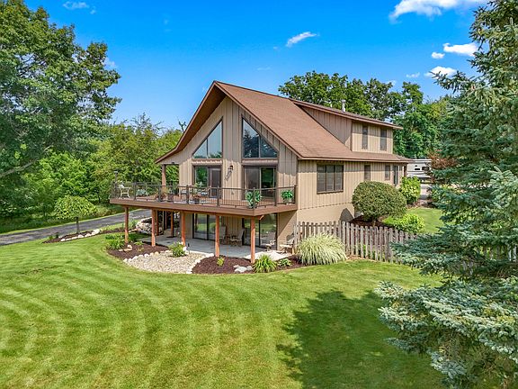 4th image of 214 Narrows Rd