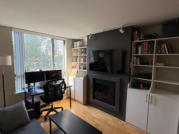 2nd image of 1225 Richards St #301