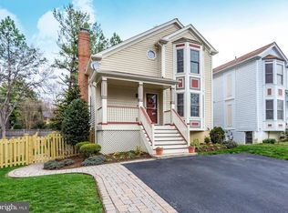 8417 Hollis Ln, Vienna, VA 22182