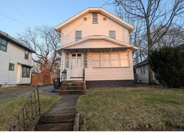 1025 Coventry St, Akron, OH 44306