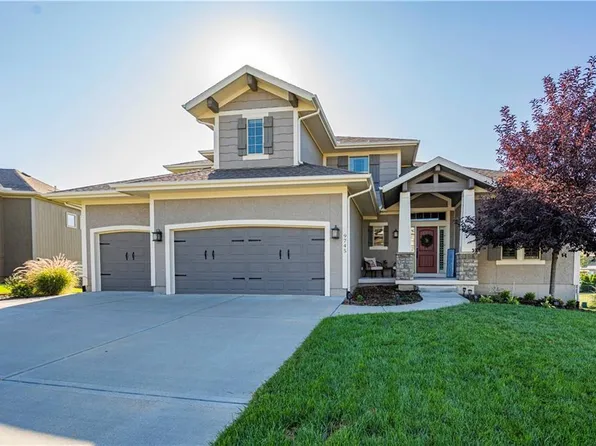 9745 Carbondale St, Lenexa, KS 66227
