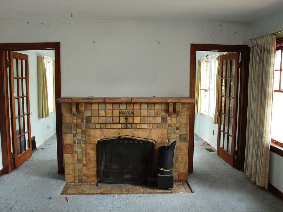2nd image of 1028 E Overbluff Rd