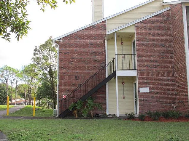 Meridian Apartments — Photo 11