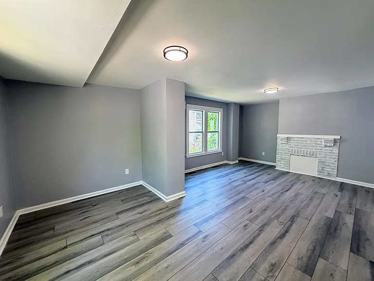 85 Rochelle St — Photo 3