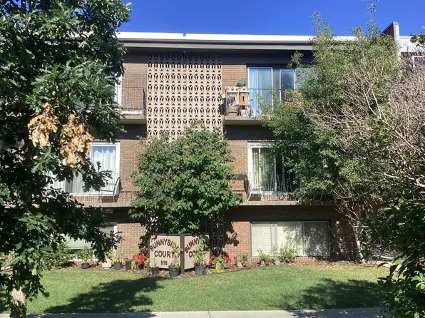 916 S 3rd Ave NW #5, Calgary, AB T2N 0J6