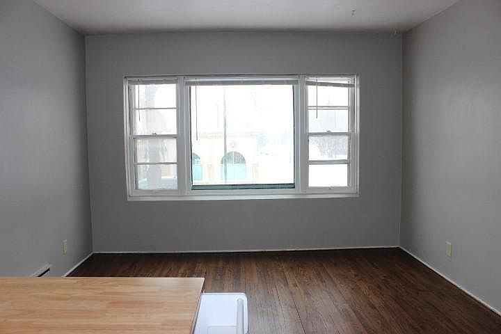1st image of 1221 Mainstreet #10