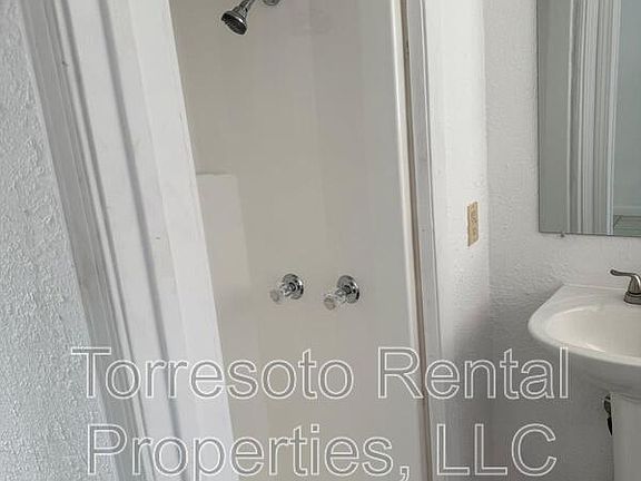 5th image of 1334 W Lullwood Ave #B