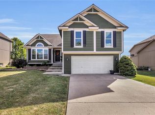 1233 SE 12th St, Lees Summit, MO 64081