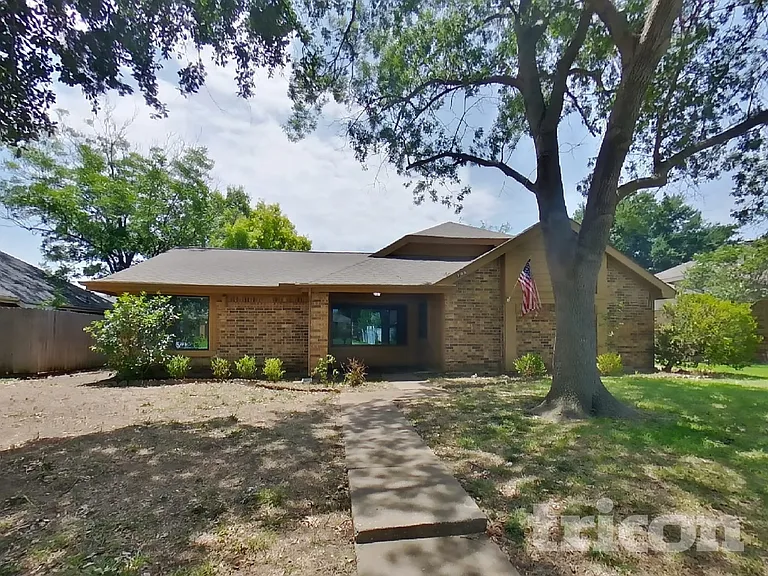 708 Wedgegate Dr — Photo 2