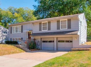 9031 Switzer Rd, Overland Park, KS 66212