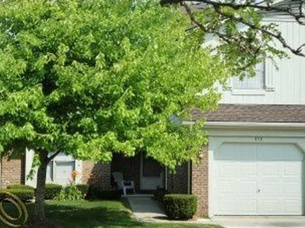 678 Summit Ridge Dr #1, Milford, MI 48381