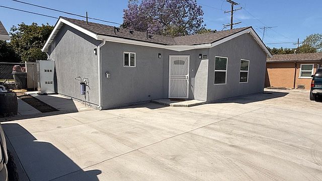 1st image of 6929 Purdy Ave