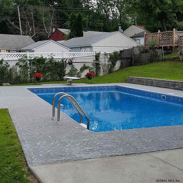 3rd image of 227 SPRING Avenue