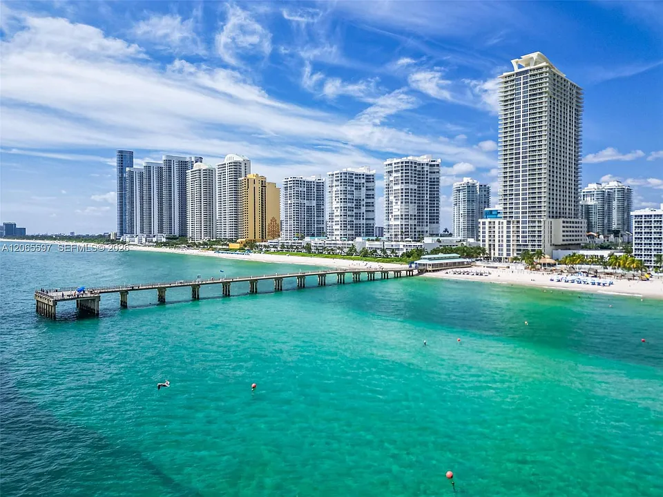16485 Collins Ave #35C