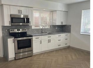 2542 NW 9th St, Miami, FL 33125