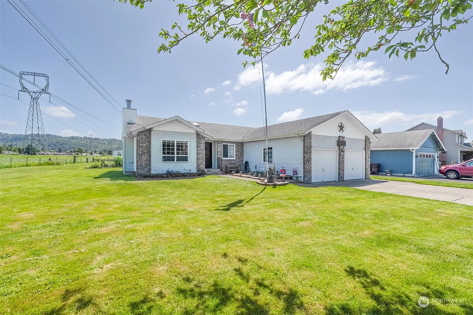 2334 Wren Drive photo 1