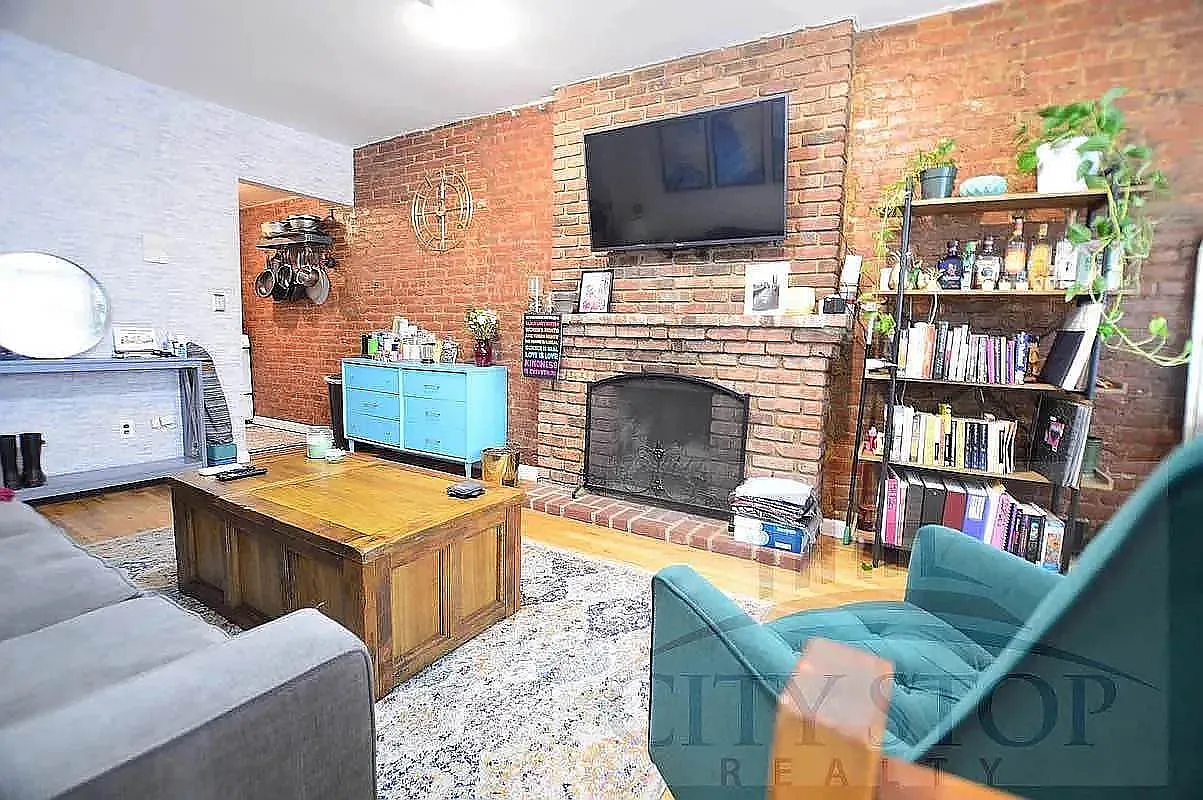 48 West 76th Street — Photo 2