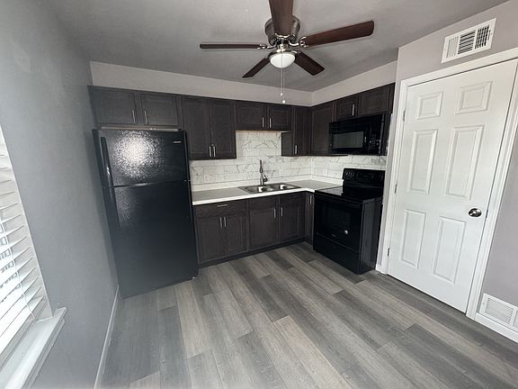 4th image of 2834 Cedar Cir #4
