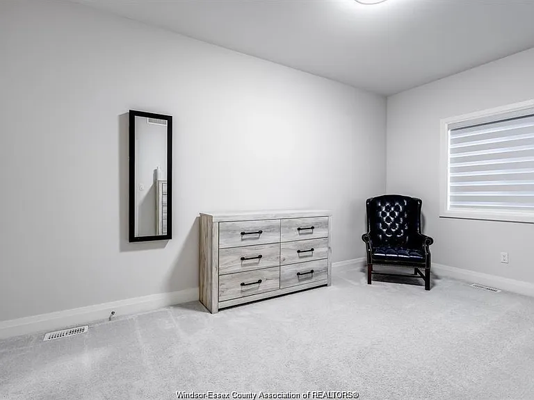241 Robinson Ave #UPPER — Photo 15