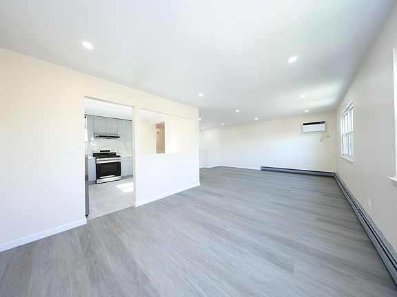 4th image of 275 Katan Ave #2
