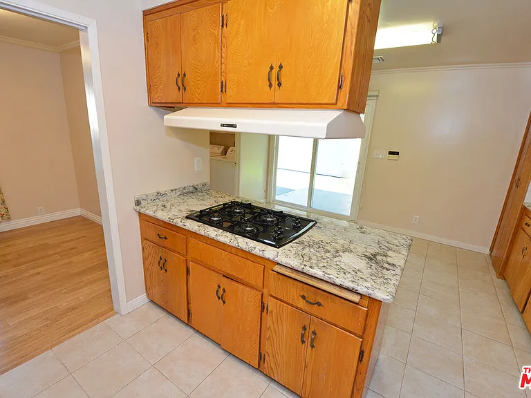 12944 Haynes St — Photo 28
