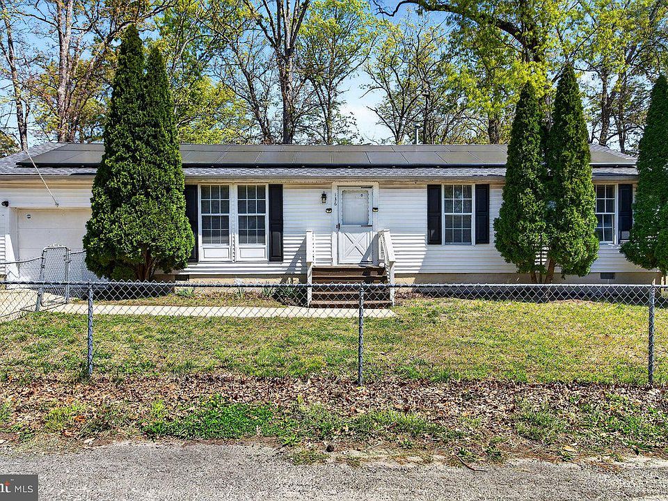 1st image of 136 Dennis Ave