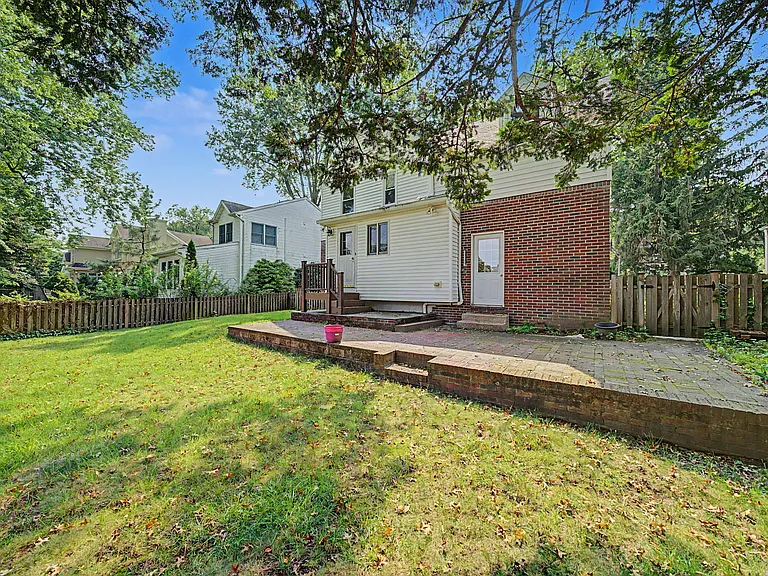 34 Esmond Pl — Photo 32
