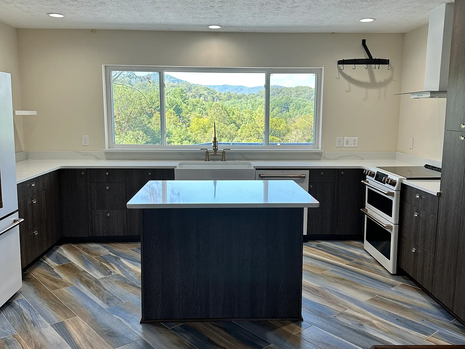 4 bed, 1661 sqft, $2,750 — Photo 2