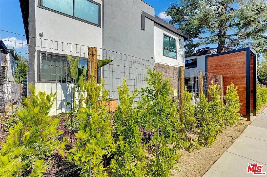 2 bed, 1.0 bath, 781 sqft, $2,700 — Photo 3