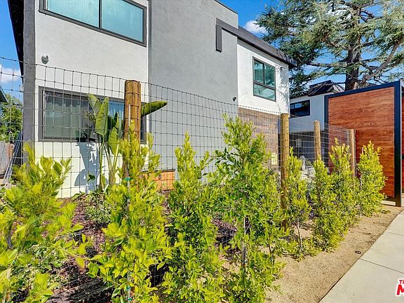 3rd image of 5726 Woodman Ave APT 2